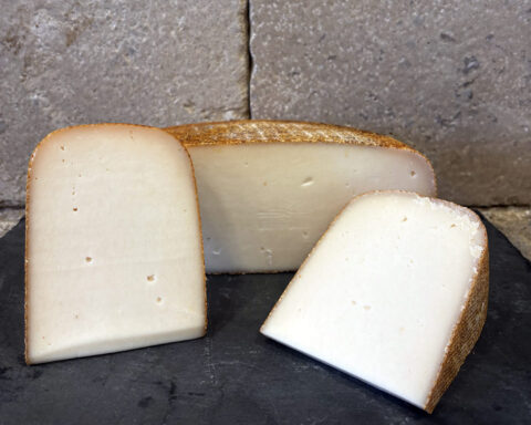 Tomme de chèvre le Cayrol